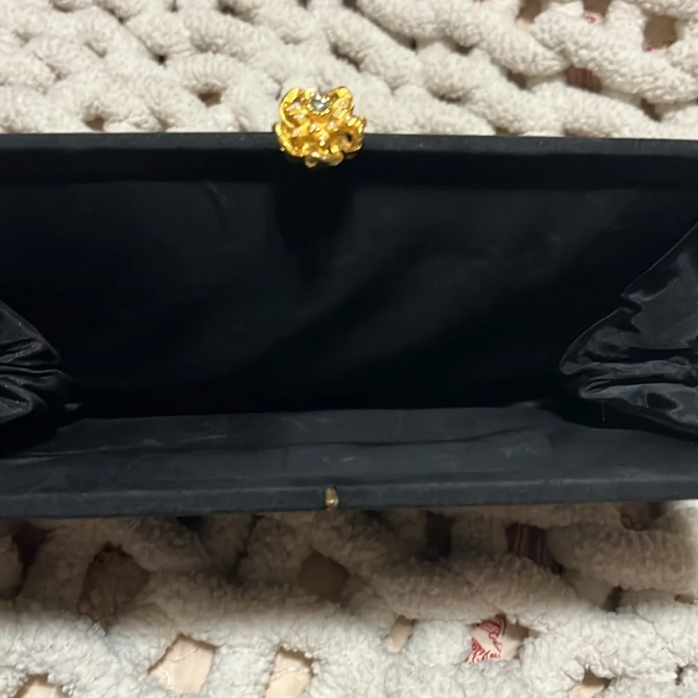Vintage Black clutch with gold rose closure - Picture 3 of 3